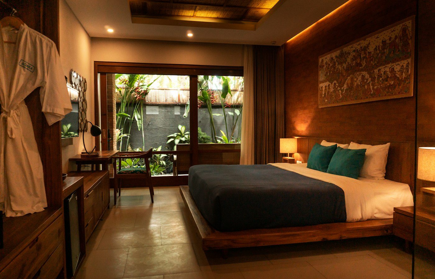 Retro Single in Historic House
